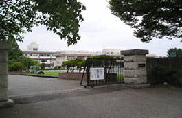 長井小学校　約1.1km
